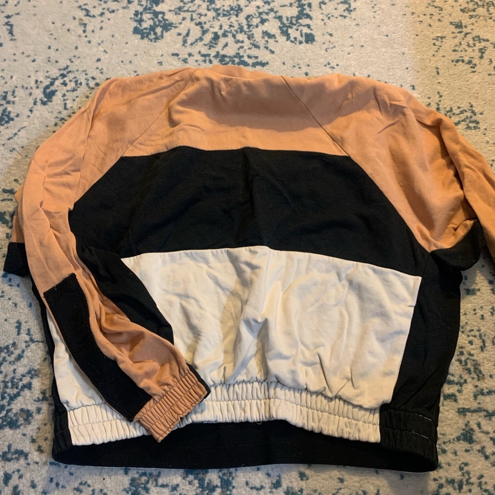 Color block crew neck